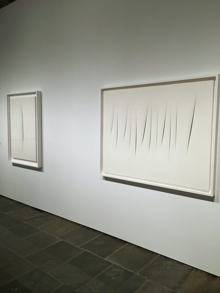 White slashes, lucio fontana