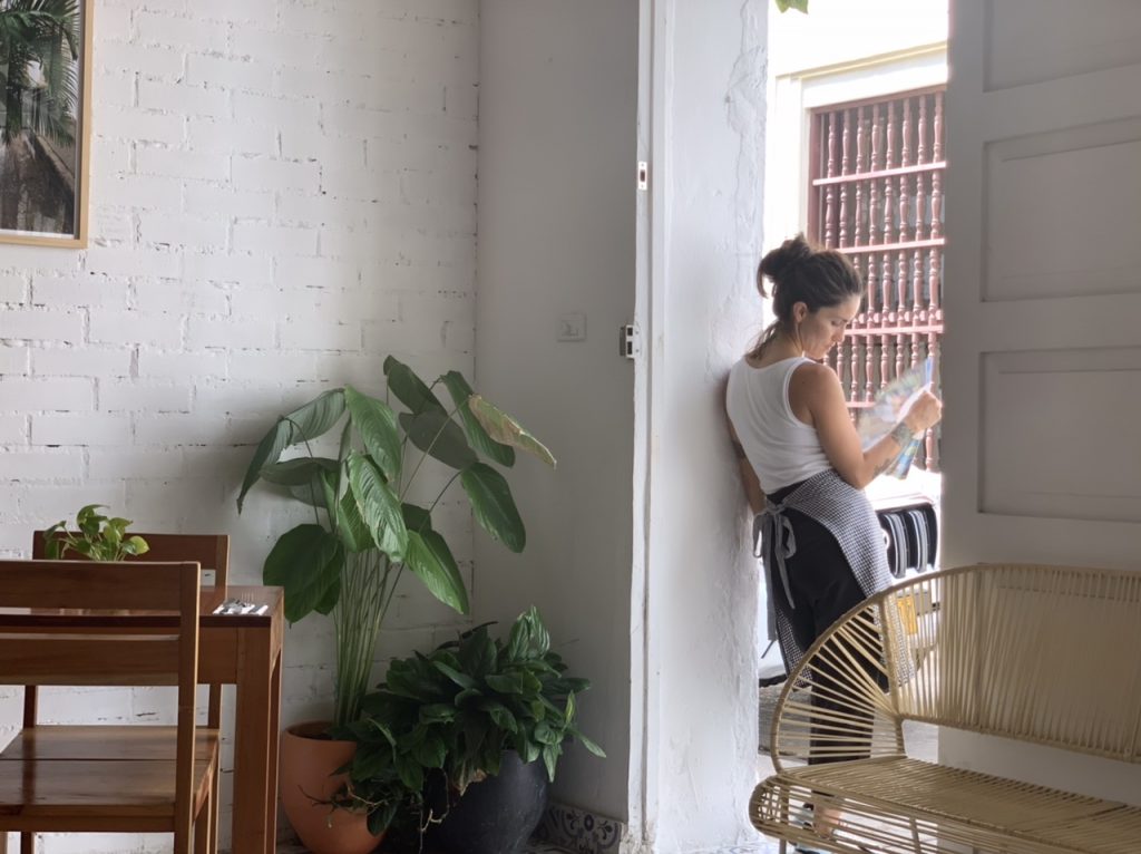 Waitress at Cafe de la Mañana