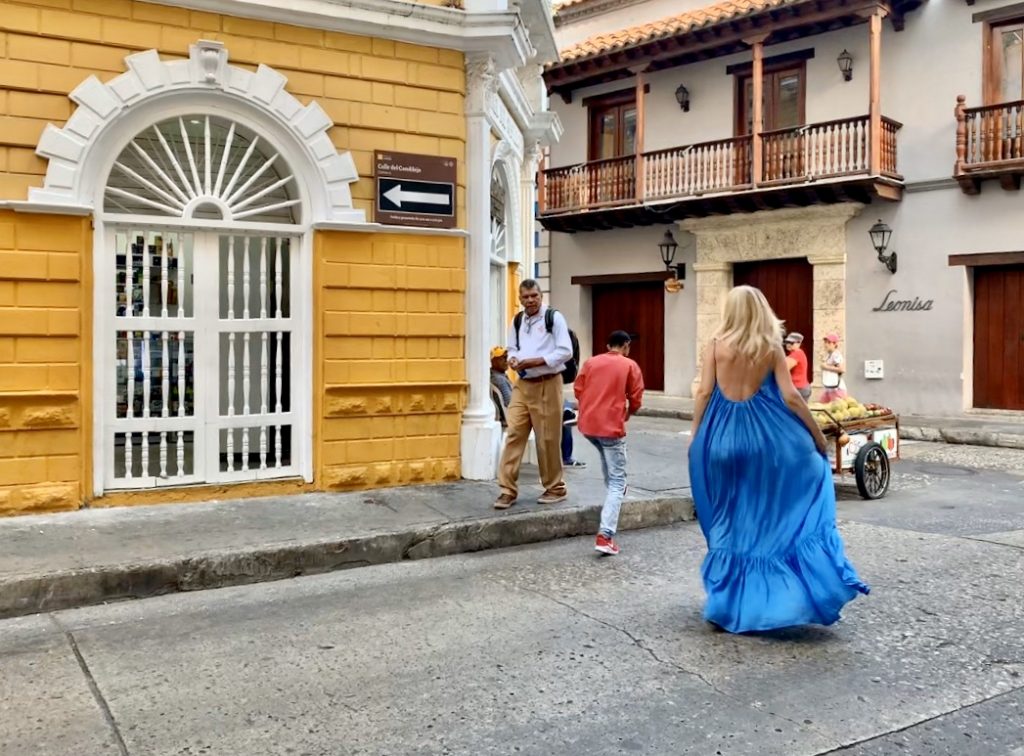 The colorful streets of Cartagena

Kalita dress 