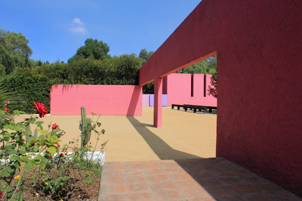 Barragán's Garden balanced between architecture and nature.