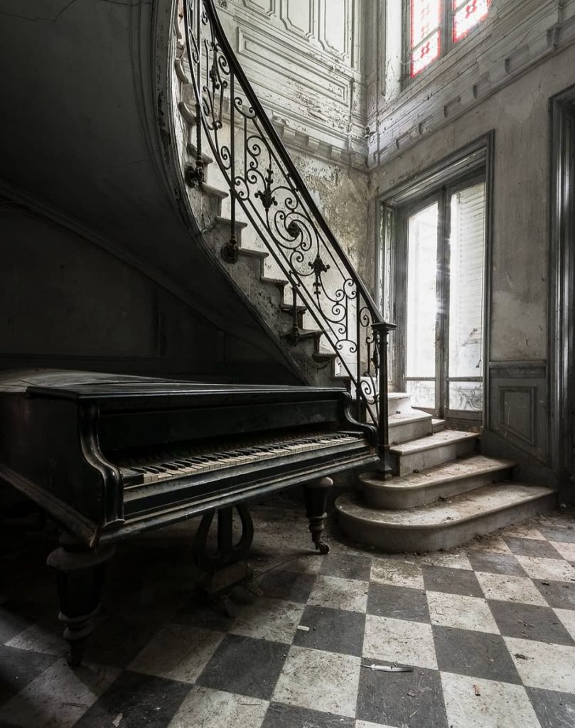 The long goodbye by Bertellotti. A piano left behind to decay.