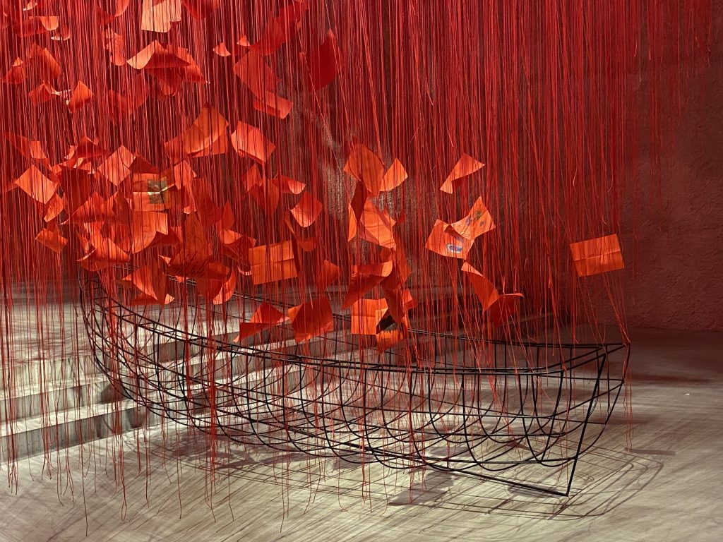 Red threads engulf the boat at Chiharu Shiota's exhibition at Koenig Galerie (KÖNIG GALERIE) in Berlin.