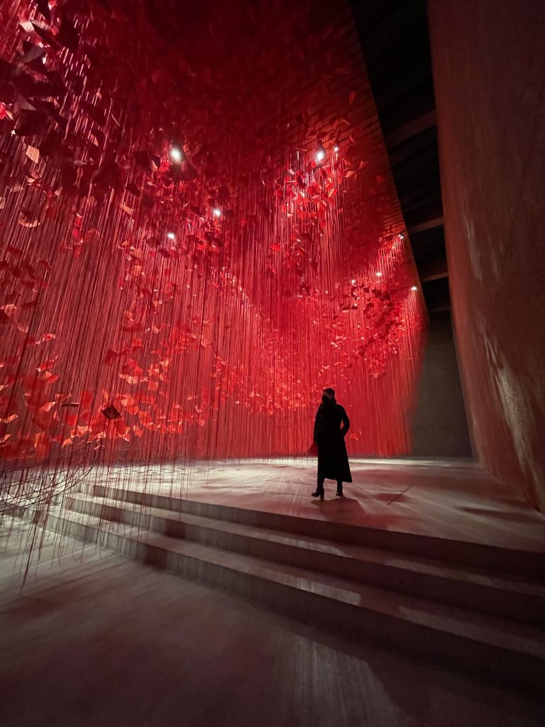 Visitor at the Koenig Galerie Berlin at the Chiharu Shiota Exhibition.