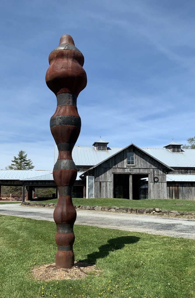 Highlands – The Bascom Art Center Main building and sculpture 