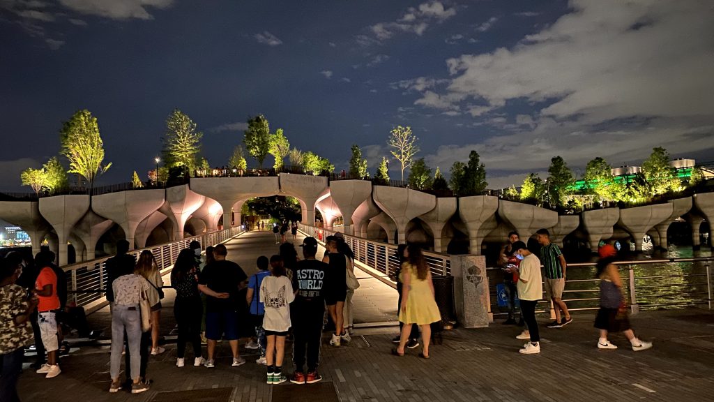 Crowds gathering at Little Island by Thomas Heatherwick 