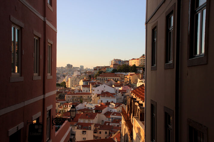 Magic hour in Lisbon. Photo by Leonhard Pauli. 