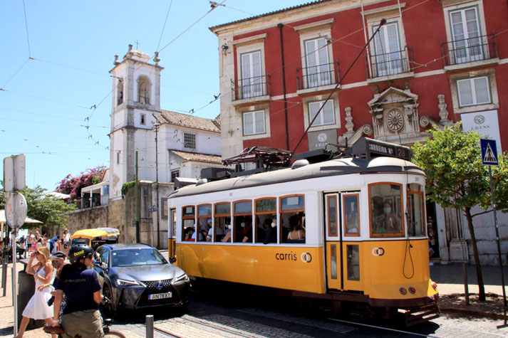 Lisbon streets and transportation. Photo by Leonhard Pauli.